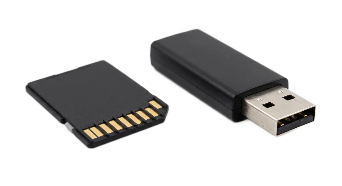 Жад картасы (SD) және USB флеш-дискі — портативті флеш-жад құрылғылары